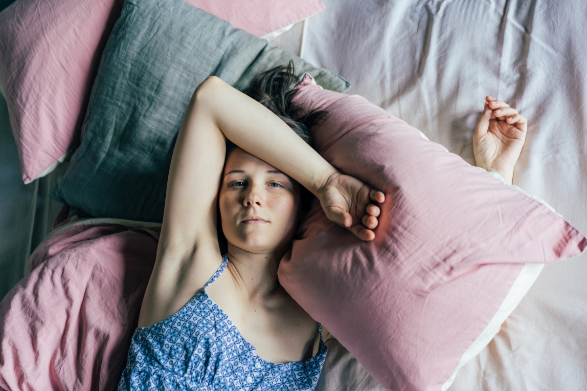 Jak spać, żeby się wyspać? Problem bezsenności i darmowe porady